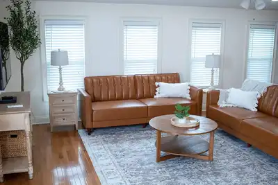 Image de The LawCo Loft - In the heart of Lawrenceburg, Tn\n2 Bedroom/1Bathroom