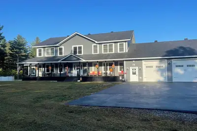 Image de Waterfront 4 bedroom 2. 5 bathroom with swimming pool- sleeps 7.