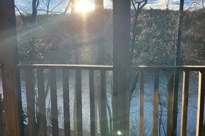 Image de Boo Boo's Cabin - Charming Lake Front Cabin located 5 miles to Helen, Ga!