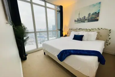 Image de Penthouse in Downtown Toronto with Cn tower view