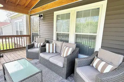 Image de Lake Life Awaits-Relax with Scenic Views! Walk to Lake, Playground, & Boat Ramp!