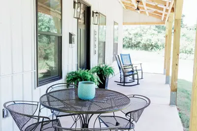 Image de The Peach Cottage near Horsehead Lake, University, Wedding Venues, Ozark Mtns!