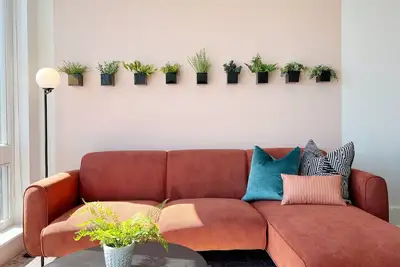 Image de Vibrant King Bed Condo w/Rooftop Lounge, Gym, and Close to the Stadiums