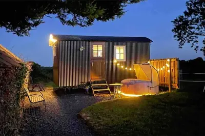 Image de Sheelin Shepherds Hut with Hot tub from April 1st