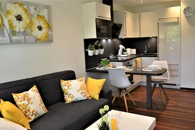 Image de Appartement 'Charmante Zimmer Wohnung Stilvoll' avec jardin partagé, balcon et Wi-Fi