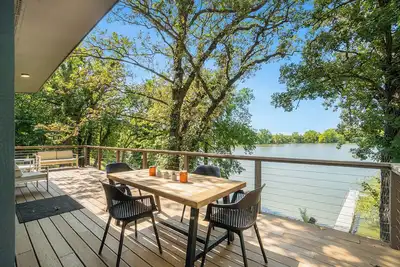 Image de 4br Lakeside Luxury | Hot Tub | Gameroom | Firepit