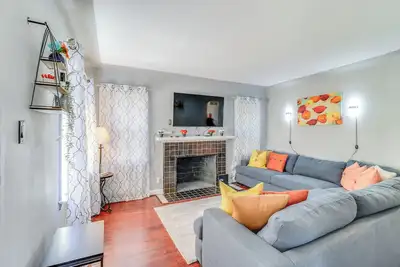 Image de Peaceful Detroit Home w/ Yard: 10 Mi to Downtown!