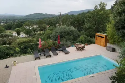 Image de Maison Provençale, piscine privée, très belle vue sur les montagne, sud France.