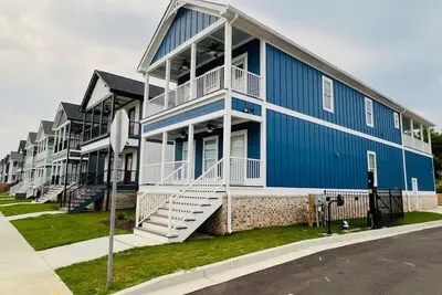 Image de Luxury 4b/4. 5b Home, Ev Charger, deck by Mcg #11