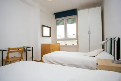 Image de Découvrez le mélange parfait de confort et de commodité dans notre appartement chic de 4 chambres à