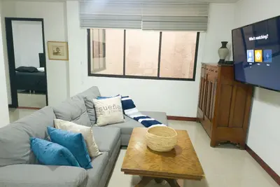 Image de 2br apt! Great location! Near park Lleras and Provenza! A/C and Fast internet!