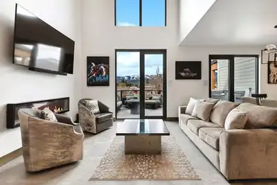 Image de Book for Summer! Elite Penthouse Condo in downtown Whitefish! Close walking trails, Whitefish River!
