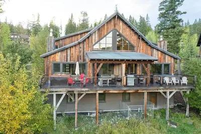 Image de Summer Availability! Stunning Big Mountain Ski-in Ski-out Townhome! Private Hot Tub and Sleeps 21!