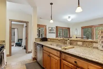Summer Stays Available! Beautiful condo at The Pines! Sleeps 10! Parking Garage and Ski Lockers!