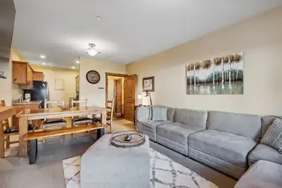 Image de Beautiful Ski-in/Ski-out Condo on Whitefish Mountain!