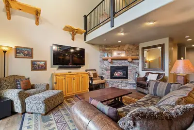 Summer Stays Available! Stunning Ski- in Ski-out Chalet, sleeps 13, with private Hot Tub!