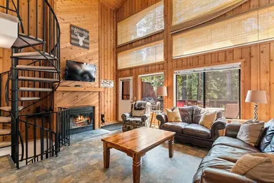 Book Today for Summer! Lovely Home with Indoor/Outdoor Pool Access, Hot Tub, Tennis Courts, & mo