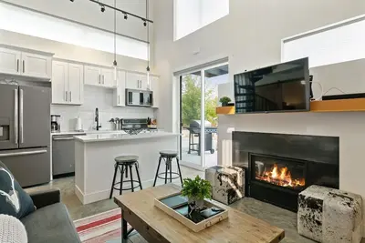 Image de Pet-friendly! Amazing Communal Amenities!