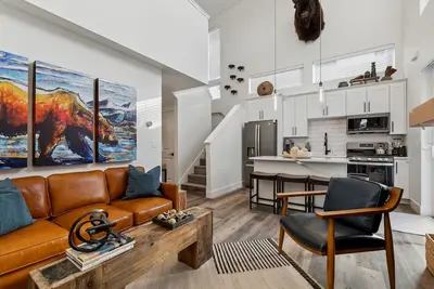 Image de Communal amenities include Hot tub, gym and more!