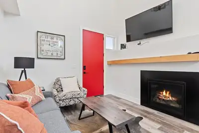 Image de Pet-Friendly Quarry Unit! Communal Pool, Hot Tub, and Gym!