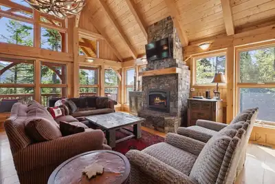 Image de Book for a Summer Stay! Quintessential Ski-in/Ski-out Big Mountain Home! Hot Tub and Sauna!