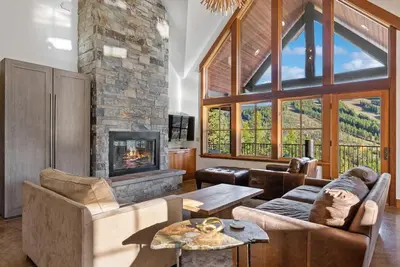 Image de Summer Stays Available! Beautiful Stand-alone Big Mountain Ski Home! Private Hot Tub!