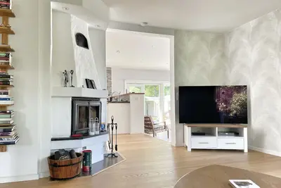 Image de Spacious House with Guest Cottage, Walking distance to Beach