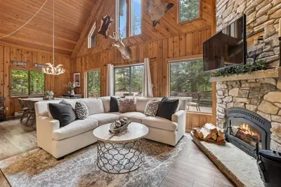 Summer Availability! Charming Home in Ptarmigan Village with Hot Tub! Community Pool Access!