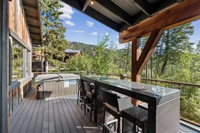Image de Book for Winter! The Summit House-Impressive Ski House on Big Mountain! Sleeps 15! Private hot tub!