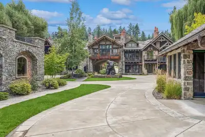 Image de Luxury Bear Dance Chalet in exclusive gated community! Fireplace! Boat Dock!