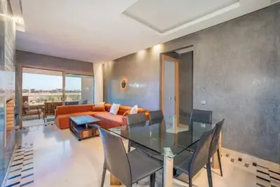 Image de Appartement de luxe avec terrasse et accès à deux piscines au milieu d'un golf