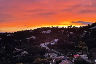 Image de Charmant Mazet Provençal avec Vue Mer et Jacuzzi Privé