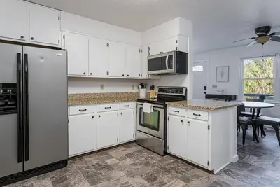 Image de 4 Br Family Retreat Close to Biltmore & Dt