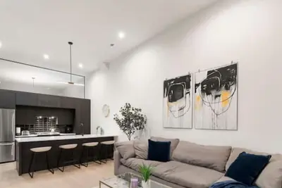 Image de River North 2bd Condo: Parking, Balcony, Laundry