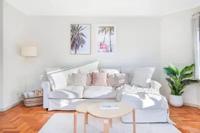 Image de Stylish Apt w/Lift & Free Parking, Steps to Manly