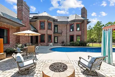 Image de Welcome to the Castle, Private Pool spacious