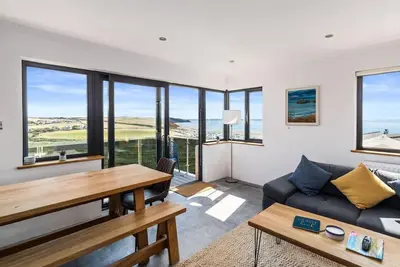 Image de Modern balcony property, Sea views over Newgale