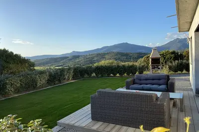 Image de Apparemment au calme avec vue imprenable et a 5 min du centre et des plages.