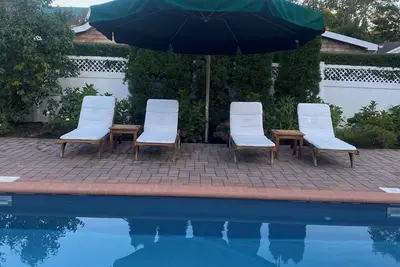 Charming Two-Story Retreat in Southampton Village walk to town, beach and train.