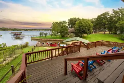 Image de Lakefront Retreat/ Sleep 15\n Starlink Internet and 2 kayaks with reservations \n\n