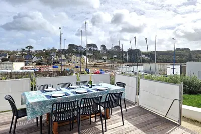 Image de Maison bleue en bord de mer, Terenez