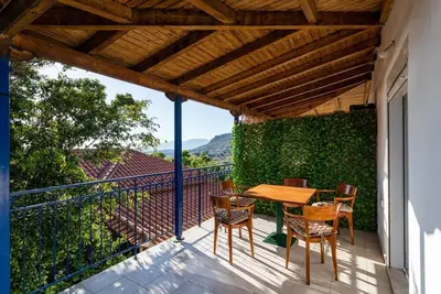 Image de Maisonette with Palms