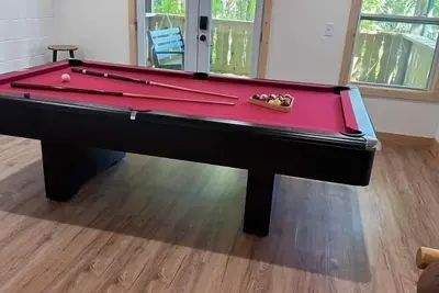 Image de New! Downtown Helen! Hot Tub, Pool Table & More!