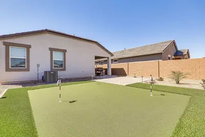 Image de Maricopa Home w/ Putting Green & Covered Patio!