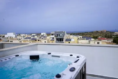 Image de Sunrise bliss, Terrace with Jacuzzi haven, Bbq and breathtaking views.