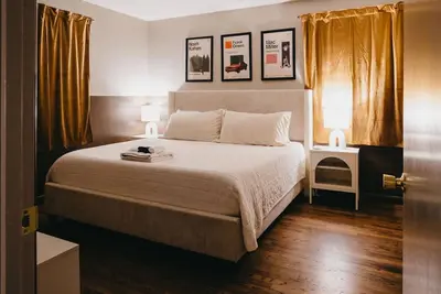 Image de Mid-Mod Designed Home|King Beds|SmartTvs|Fire Pit