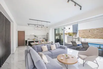 Image de Maison de vacances Paralimni pour 1 - 9 personnes avec 4 chambres à coucher - Maison de vacances