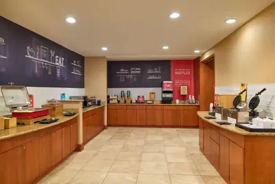 Pets Are Welcome! 3 Units in Smithfield with Complimentary Parking & Breakfast