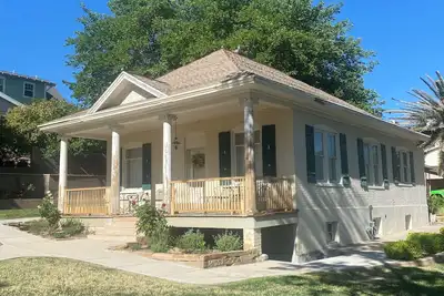 Image de Charming Victorian Cottage - historic district. Nice view, quiet neighborhood.