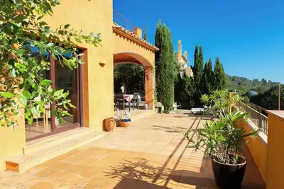 Image de 3 bed semi-detached house w/ pool & terrace (H04)